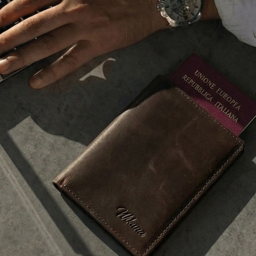 Porta pasaportes de cuero para viajes liviano y compacto