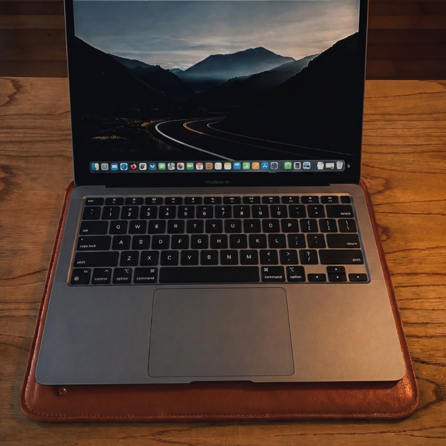 Funda Laptop Slim - MacBook 13-14" e iPad Pro 13" - Cuero Cognac