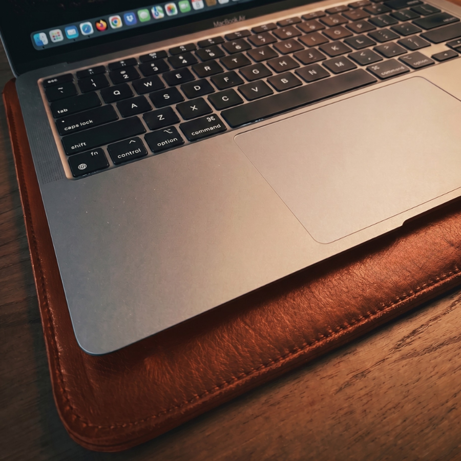 Funda Laptop Slim - MacBook 13-14" e iPad Pro 13" - Cuero Cognac