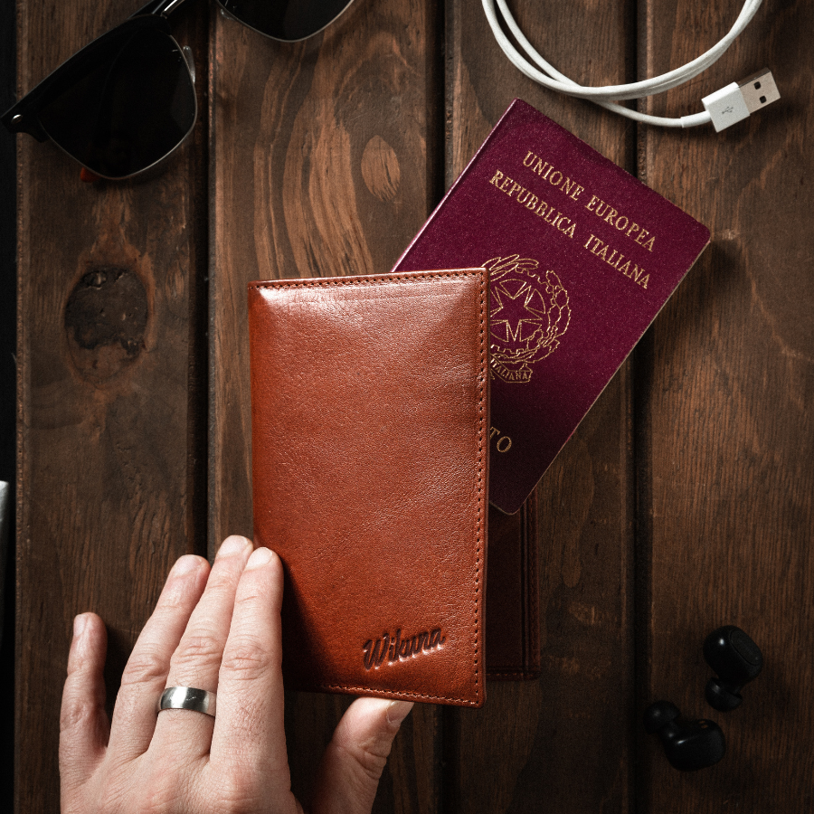 Porta pasaportes de cuero cognac - Wikuna Originals - cuero plena flor viajes